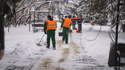 zdjęcie z odśnieżania miasta przez pracowników MPGK w Rzeszowie
